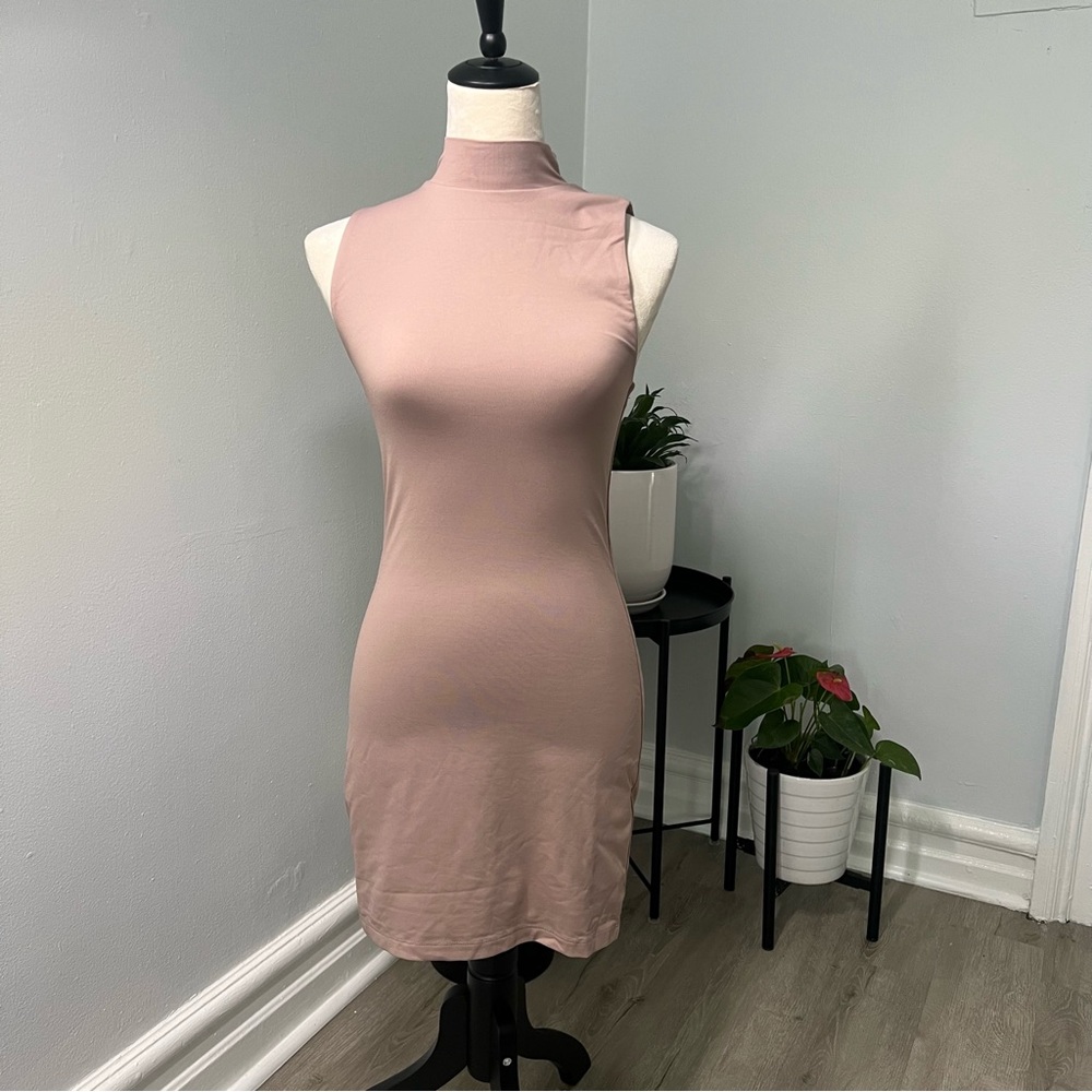 never worn never washed, missing tags but in perfect condition